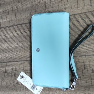 NWT Tory Burch Emerson Wristlet Zip Continental Wallet Soft Aqua